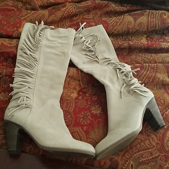 Boots - Picture 3 of 3